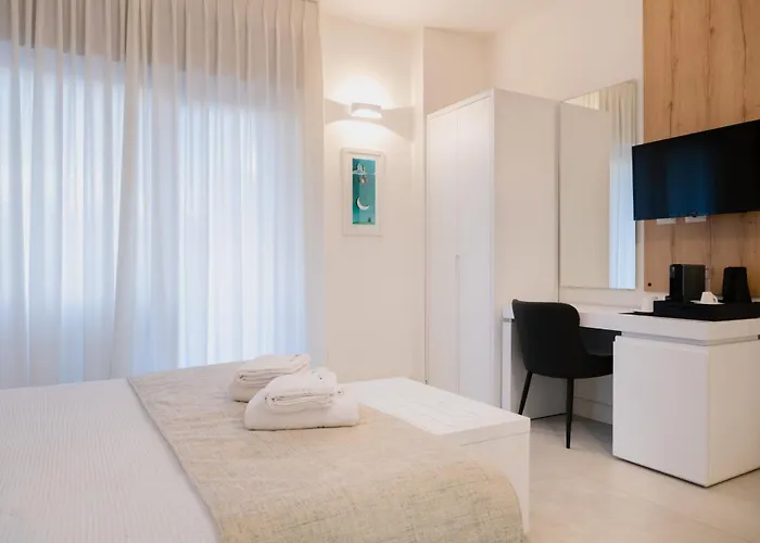 Lo Studio Di Viale Lo Re Camere & Caffe\'
